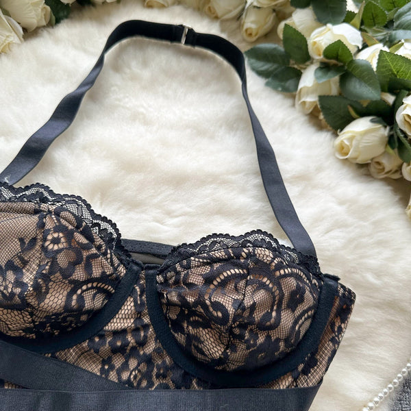 Fiona Şık Dantel Detaylı Halter Bluz