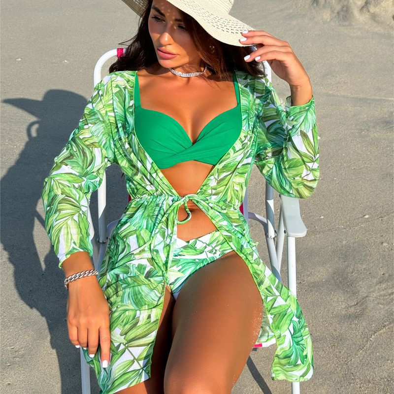 Tropikal üç parçalı bikini set