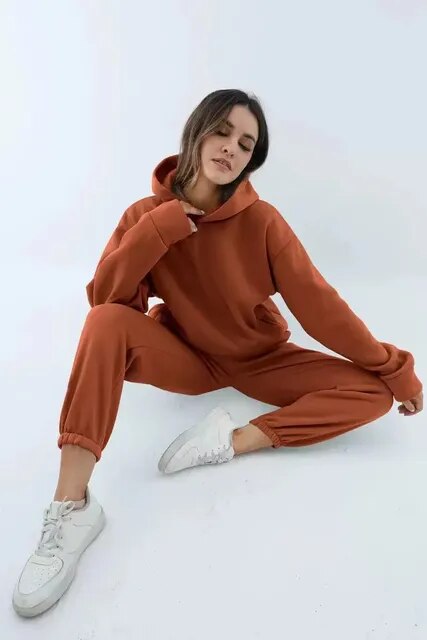 Kadınlar için Kapüşonlu Sweatshirt ve Eşofman Altı Seti