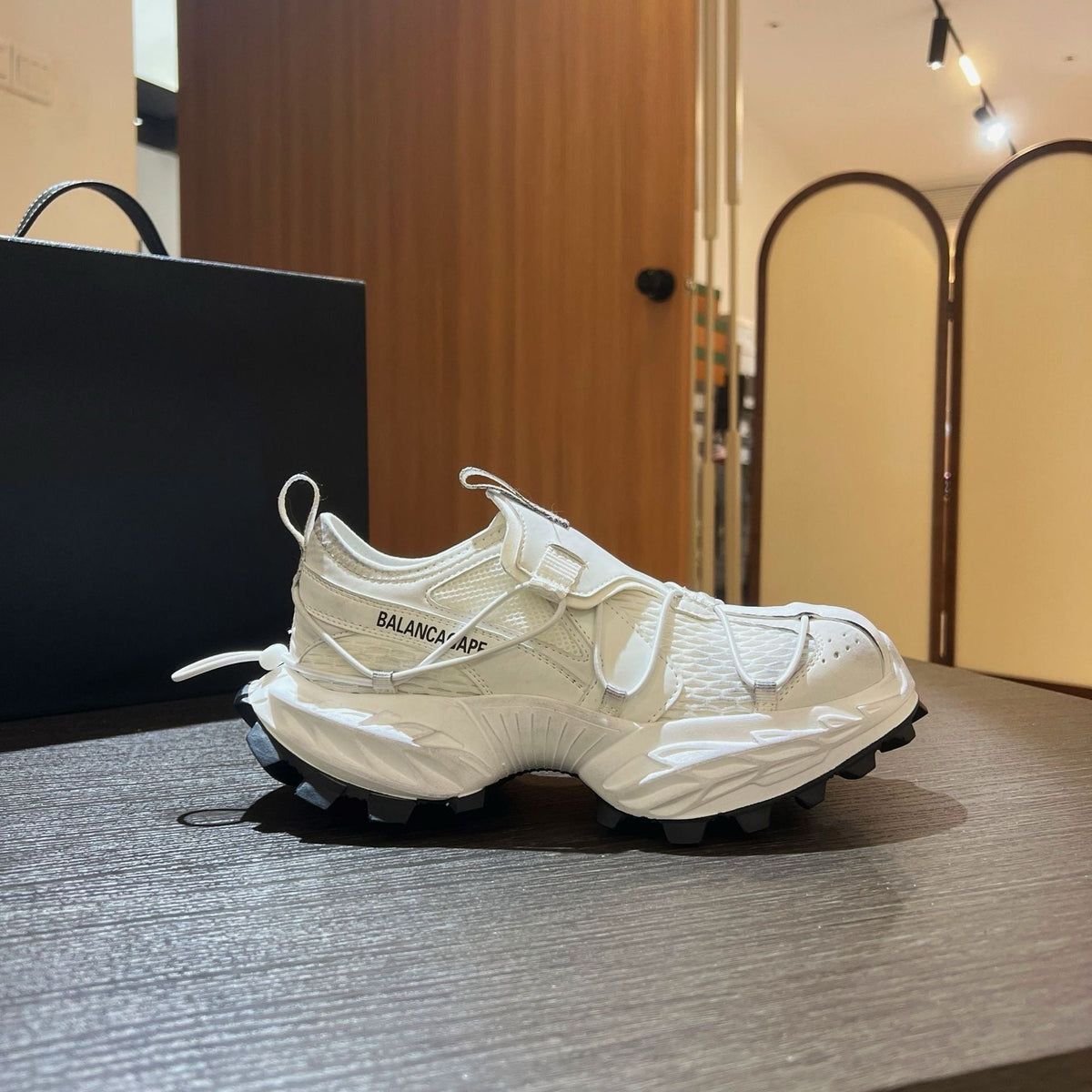 KADIN TARZ SPOR AYAKKABI 235