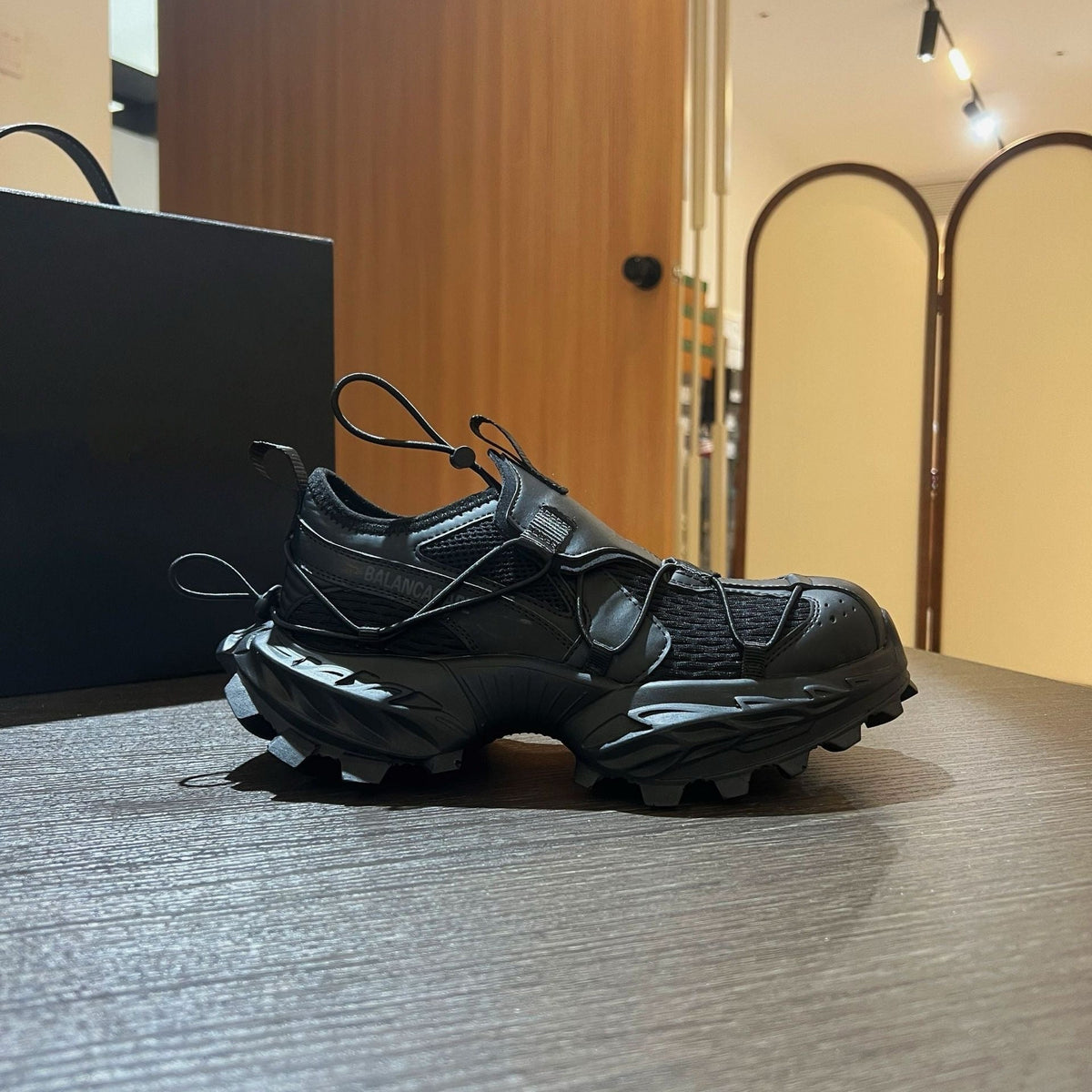 KADIN TARZ SPOR AYAKKABI 235