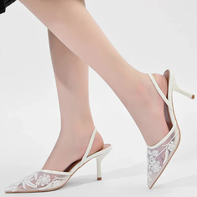 KADIN TARZ TOPUKLU AYAKKABI 225