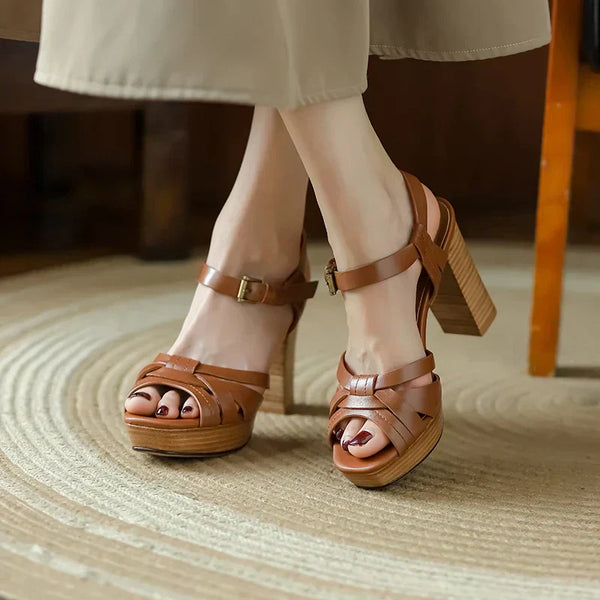 KADIN TARZ TOPUKLU AYAKKABI 266