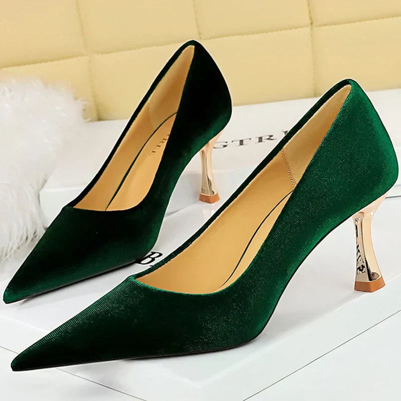 KADIN TARZ TOPUKLU AYAKKABI 145