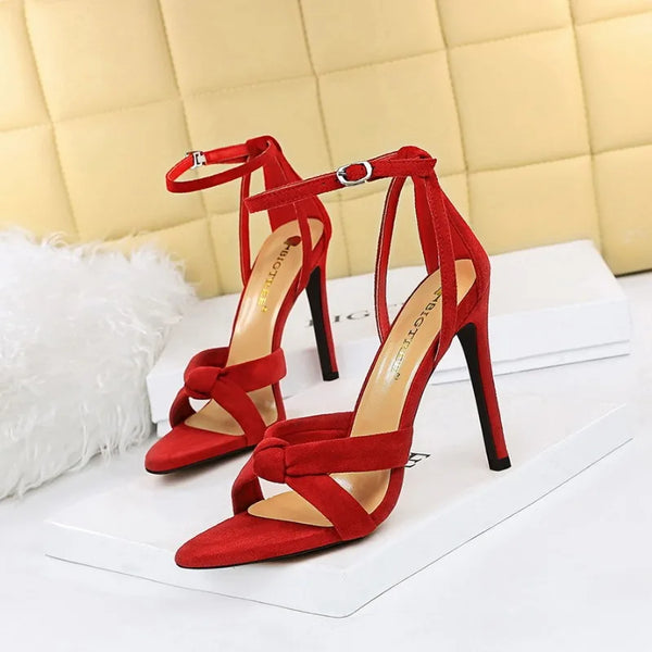 KADIN TARZ TOPUKLU AYAKKABI 157