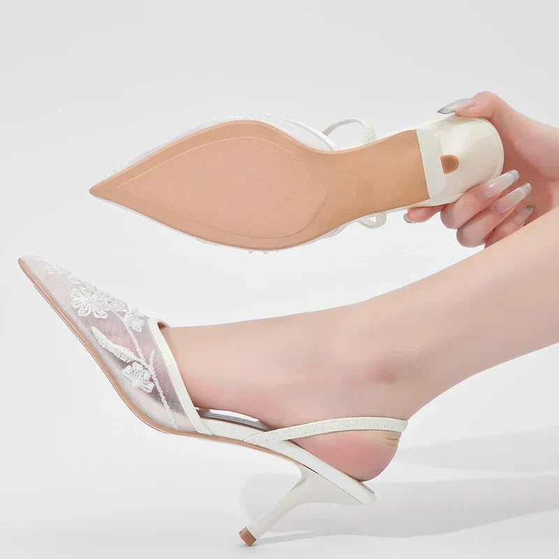 KADIN TARZ TOPUKLU AYAKKABI 225