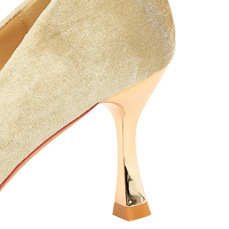 KADIN TARZ TOPUKLU AYAKKABI 145