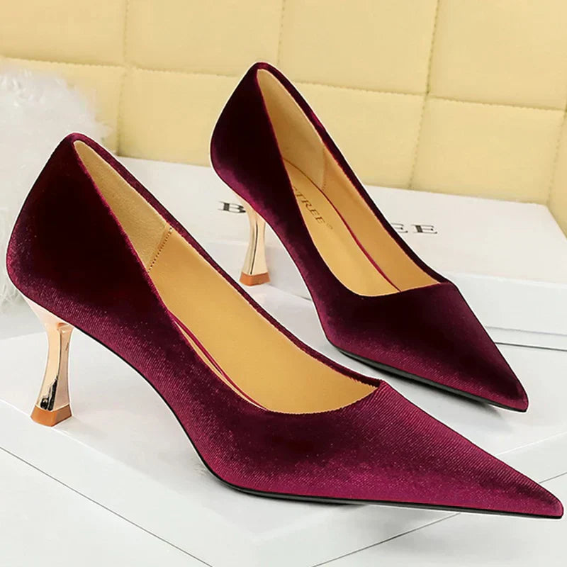 KADIN TARZ TOPUKLU AYAKKABI 145