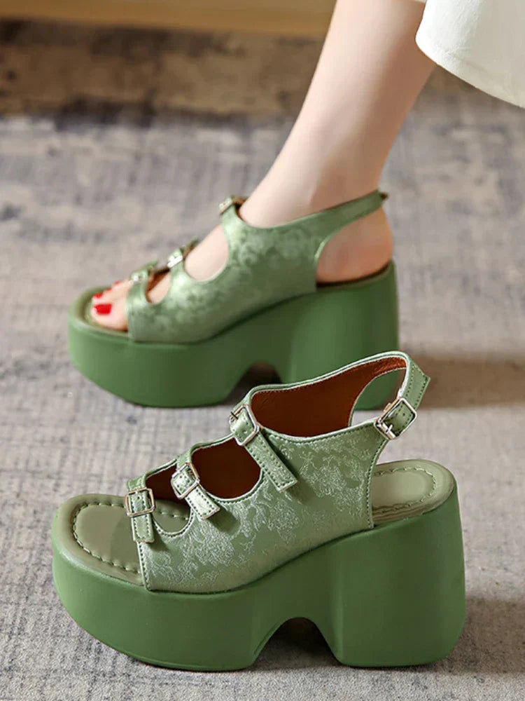 KADIN TARZ TOPUKLU AYAKKABI 223