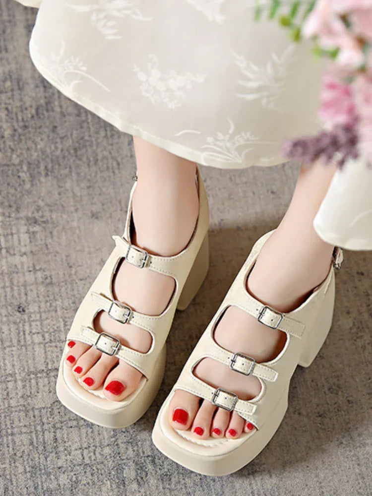 KADIN TARZ TOPUKLU AYAKKABI 223