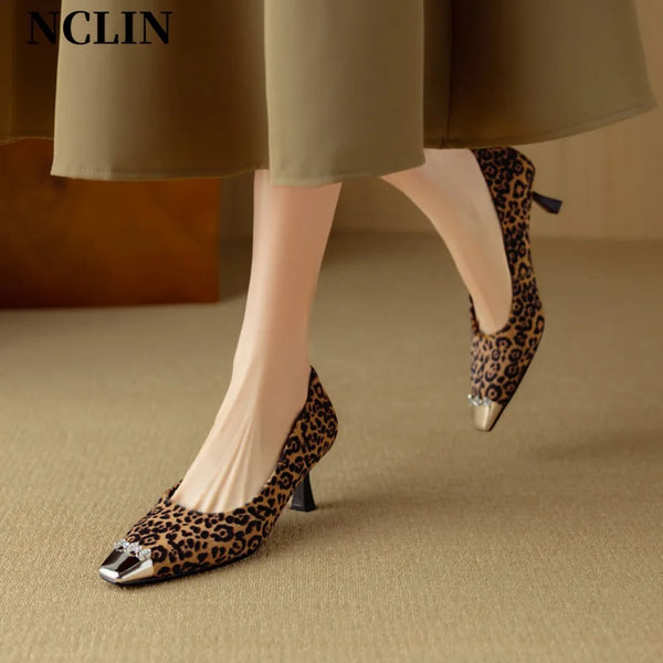 KADIN TARZ TOPUKLU AYAKKABI 161