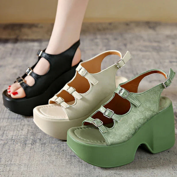 KADIN TARZ TOPUKLU AYAKKABI 223