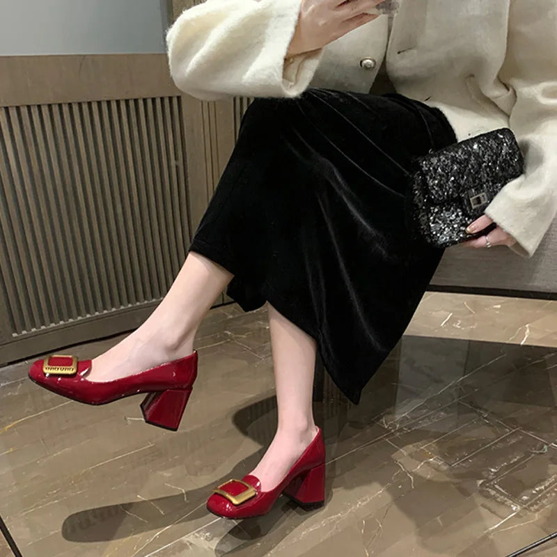 KADIN TARZ TOPUKLU AYAKKABI 150