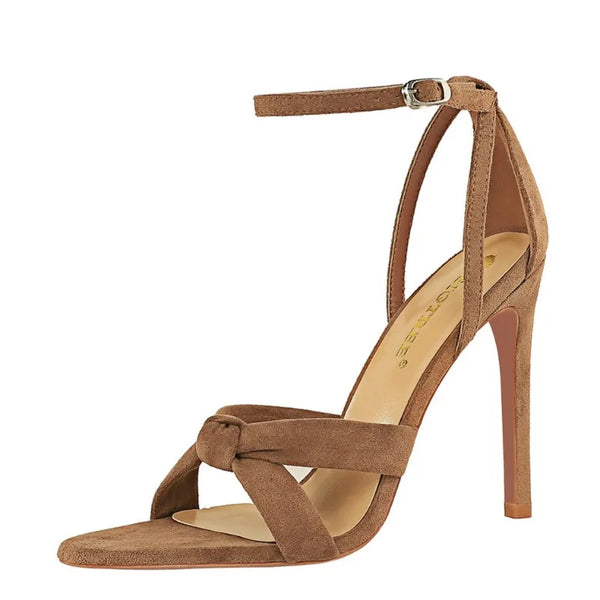 KADIN TARZ TOPUKLU AYAKKABI 157