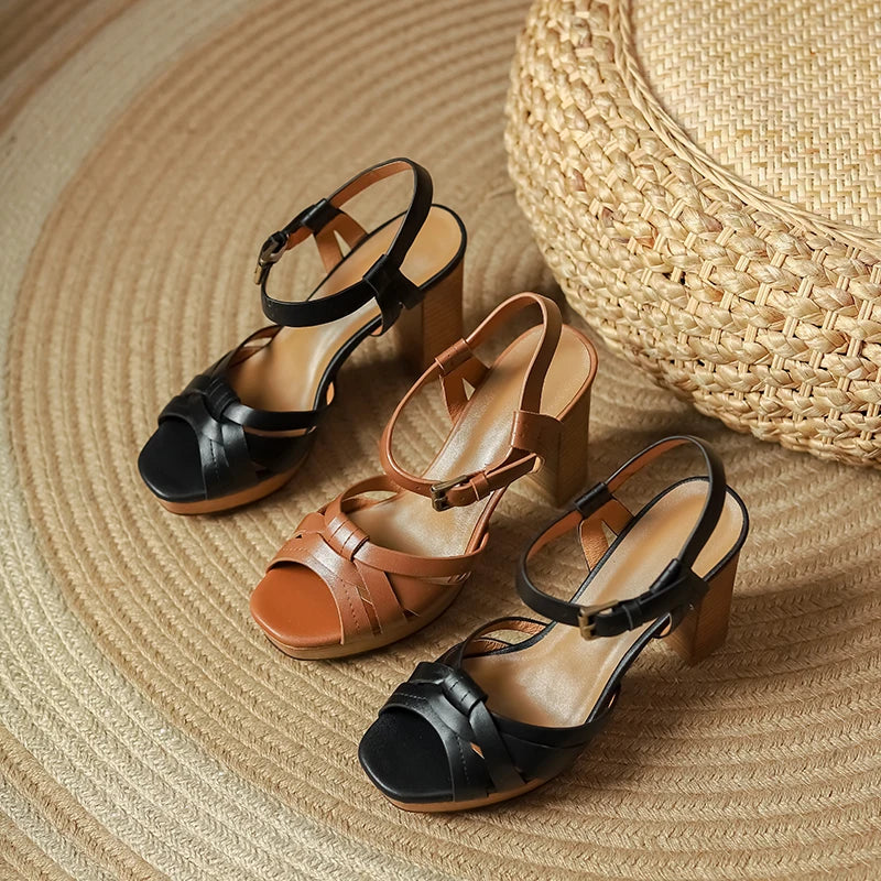 KADIN TARZ TOPUKLU AYAKKABI 266