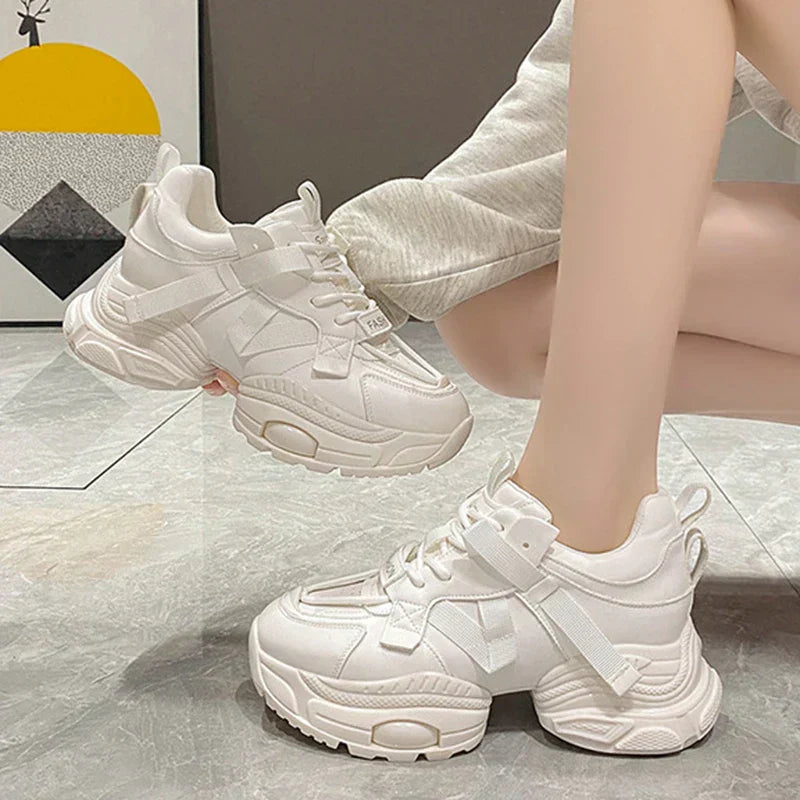 KADIN TARZ SPOR AYAKKABI 133