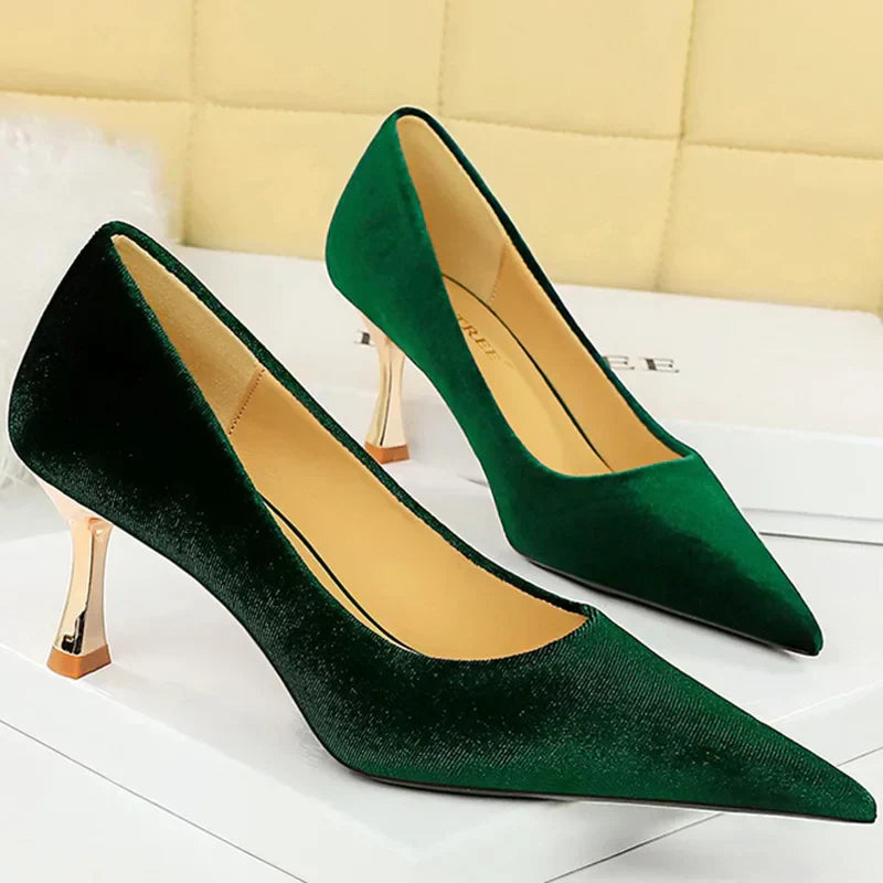 KADIN TARZ TOPUKLU AYAKKABI 145