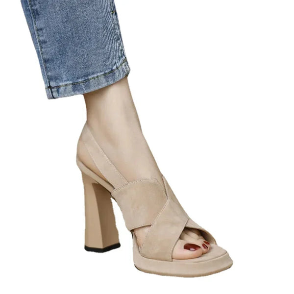 KADIN TARZ TOPUKLU AYAKKABI SANDALET 140