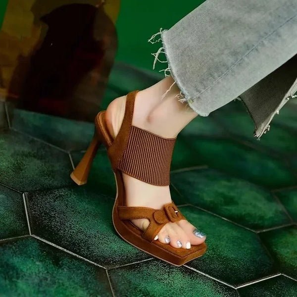 KADIN TARZ TOPUKLU AYAKKABI 263