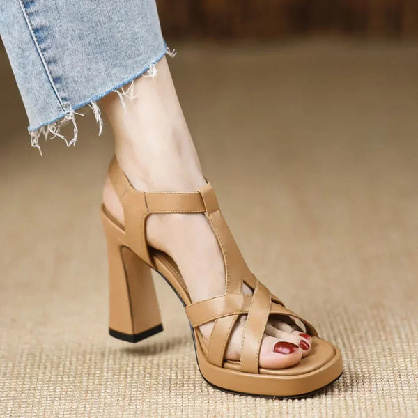 KADIN TARZ TOPUKLU AYAKKABI 220