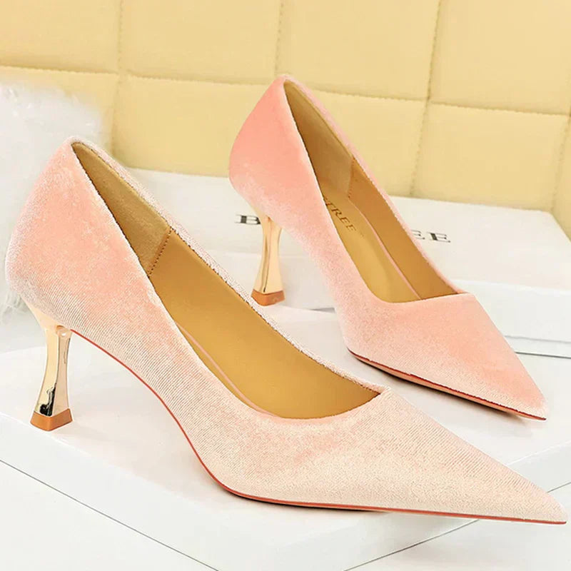 KADIN TARZ TOPUKLU AYAKKABI 145