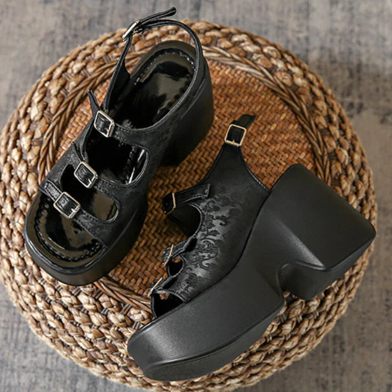 KADIN TARZ TOPUKLU AYAKKABI 223