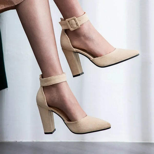 KADIN TARZ TOPUKLU AYAKKABI 118