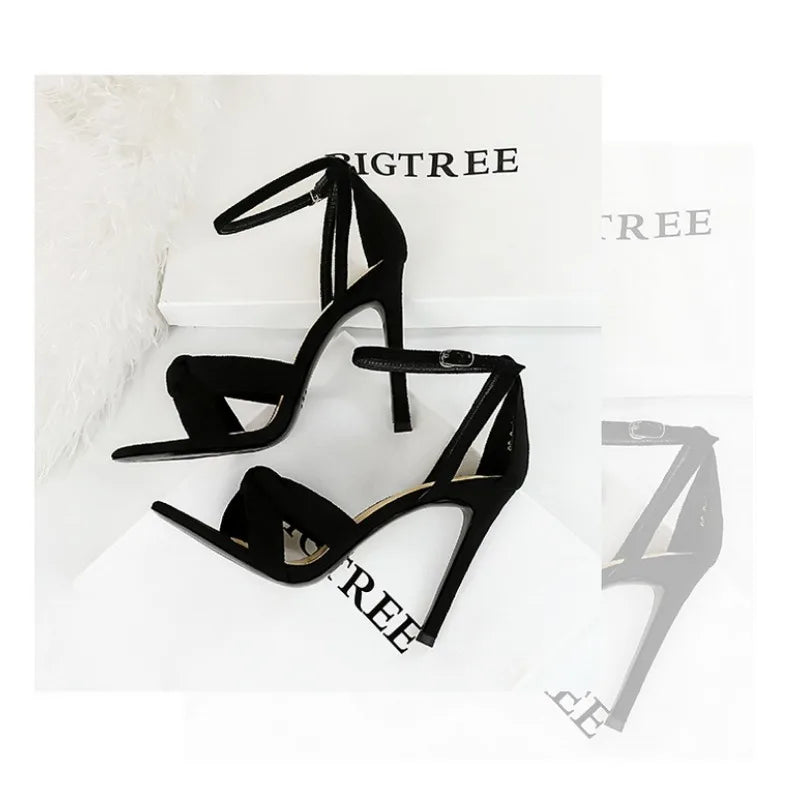 KADIN TARZ TOPUKLU AYAKKABI 157