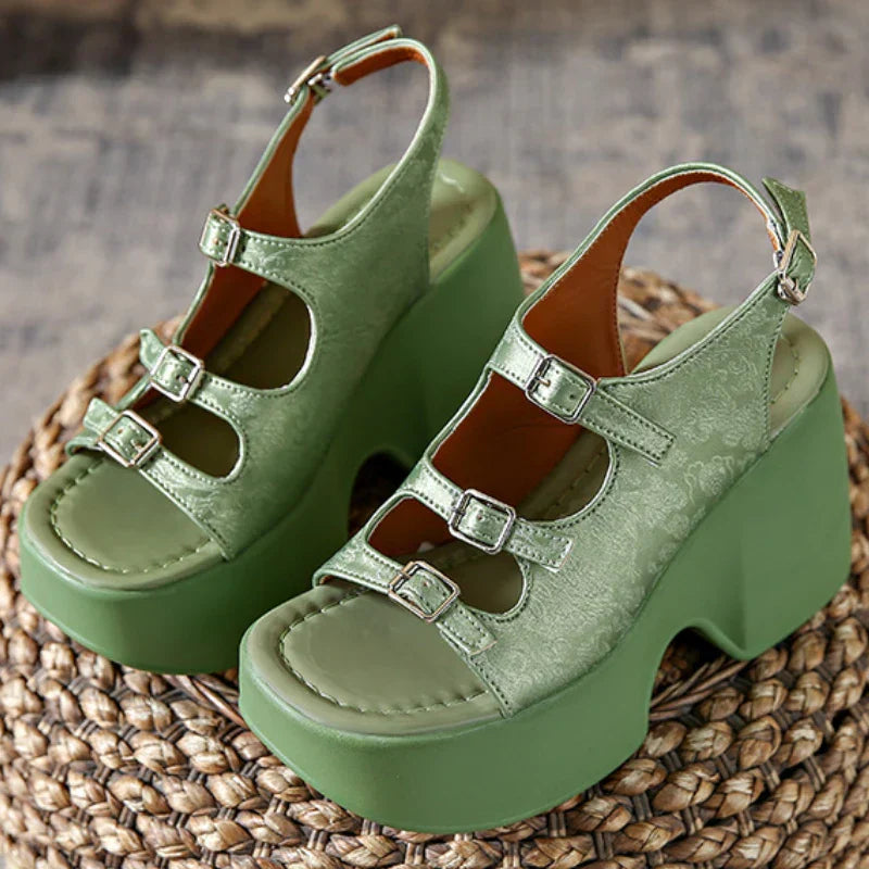 KADIN TARZ TOPUKLU AYAKKABI 223