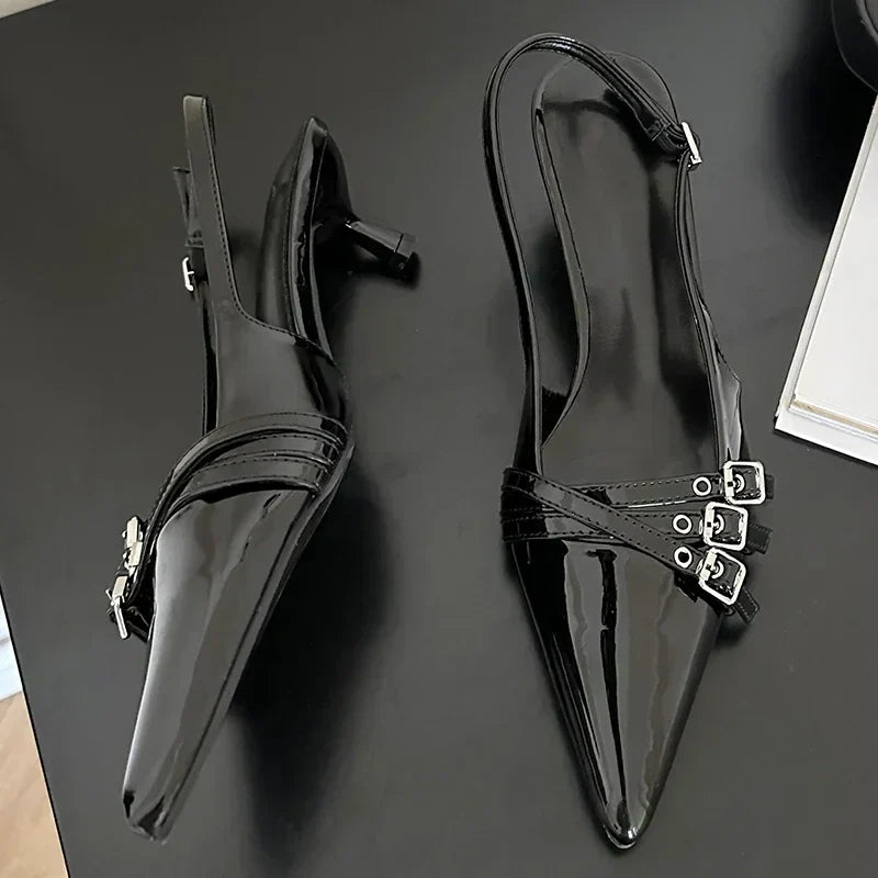 KADIN TARZ TOPUKLU AYAKKABI 146