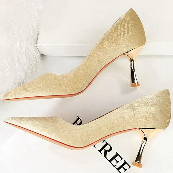 KADIN TARZ TOPUKLU AYAKKABI 145