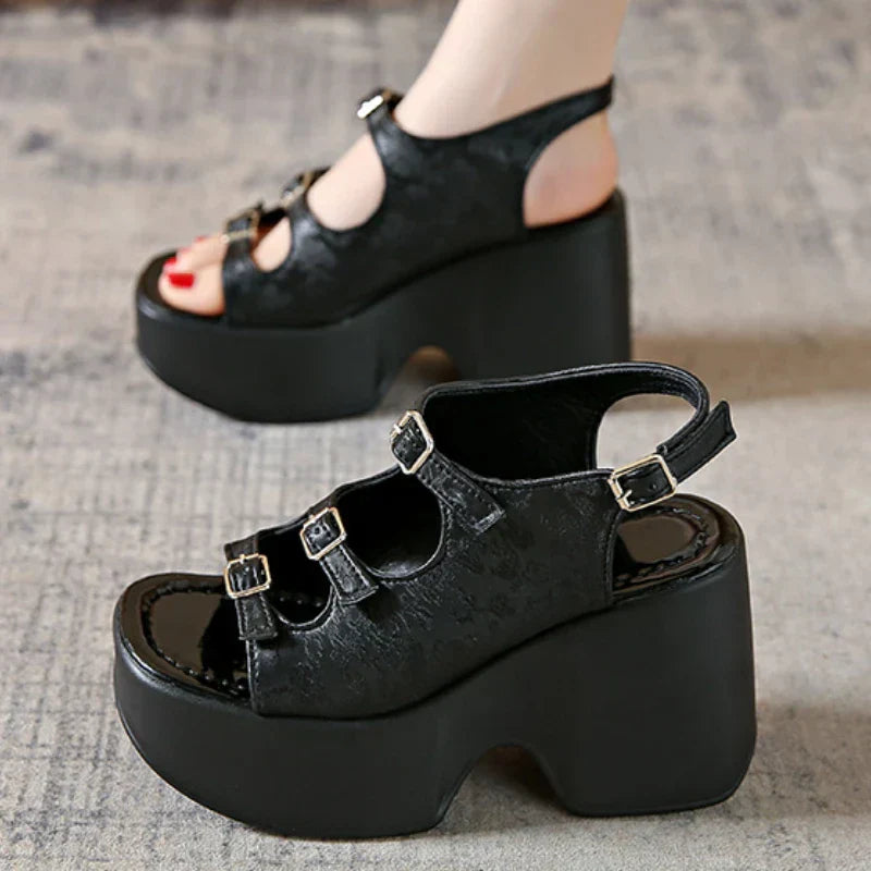 KADIN TARZ TOPUKLU AYAKKABI 223