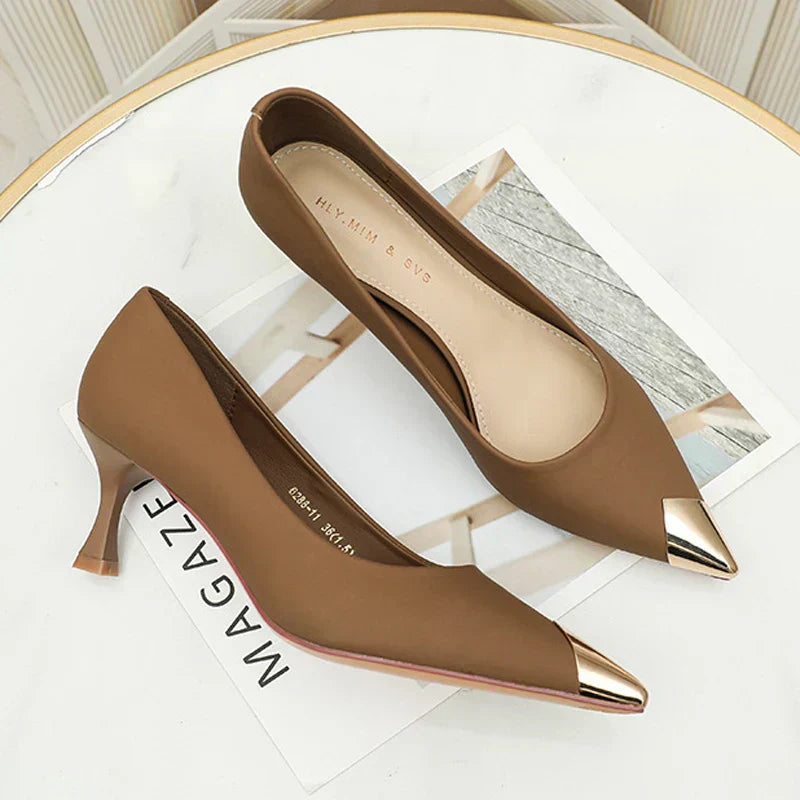 KADIN TARZ TOPUKLU AYAKKABI 152