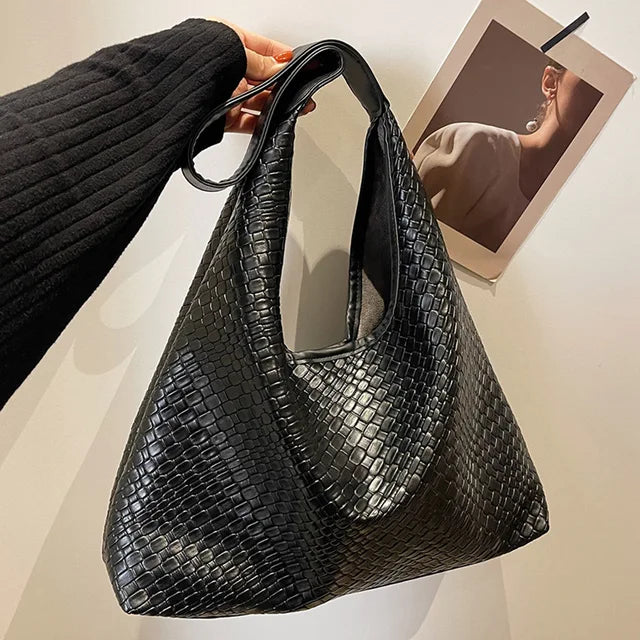 Bellachicha - Kadınlar için Yumuşak Deriden Üretilmiş Çok Amaçlı Dokuma Hobo Tasarımlı Omuz Çantası
