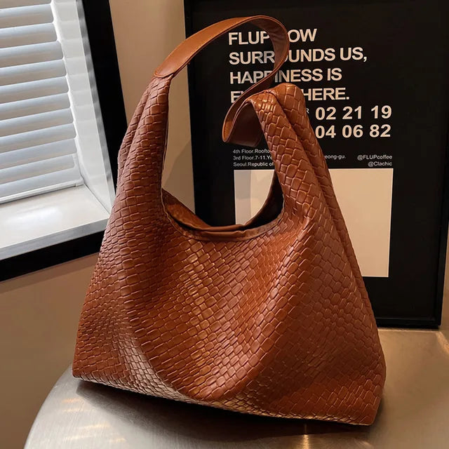 Bellachicha - Kadınlar için Yumuşak Deriden Üretilmiş Çok Amaçlı Dokuma Hobo Tasarımlı Omuz Çantası