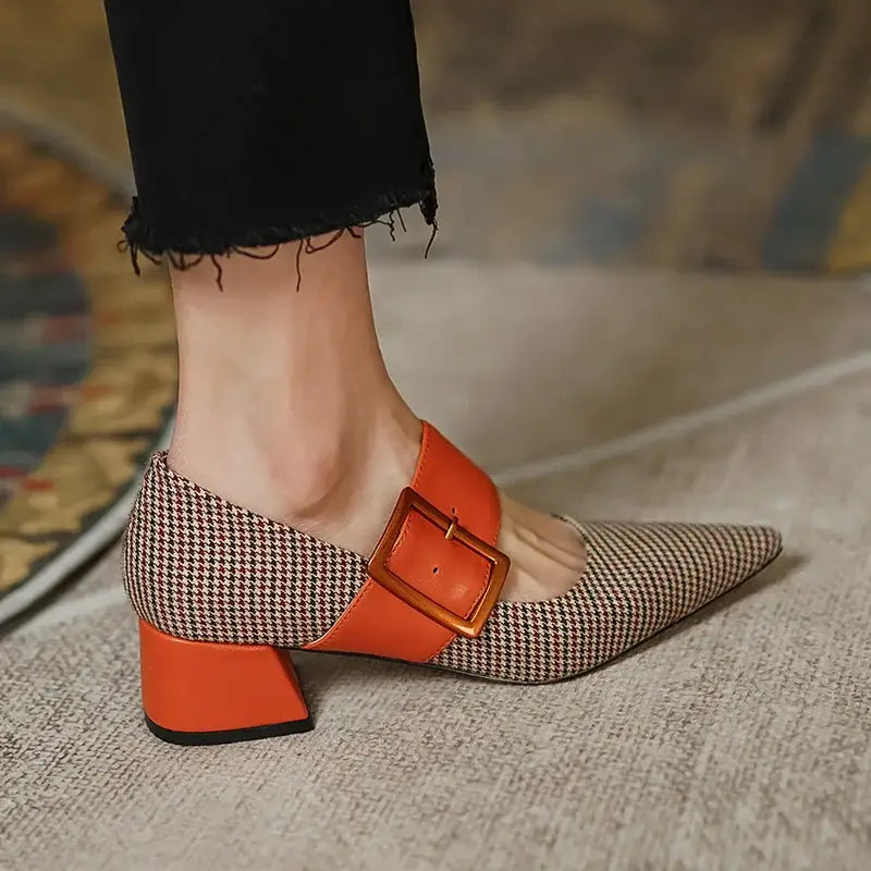 KADIN TARZ TOPUKLU AYAKKABI 200