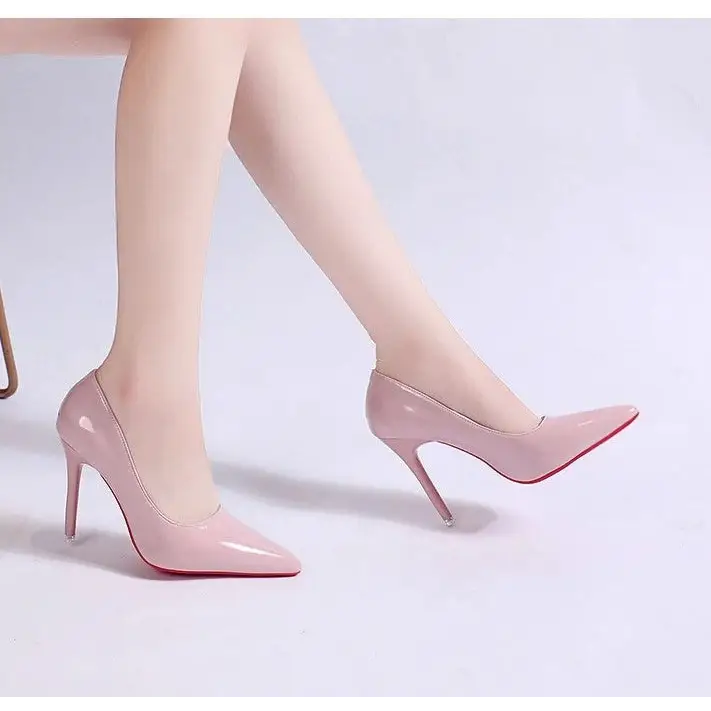 KADIN TARZ TOPUKLU AYAKKABI 104