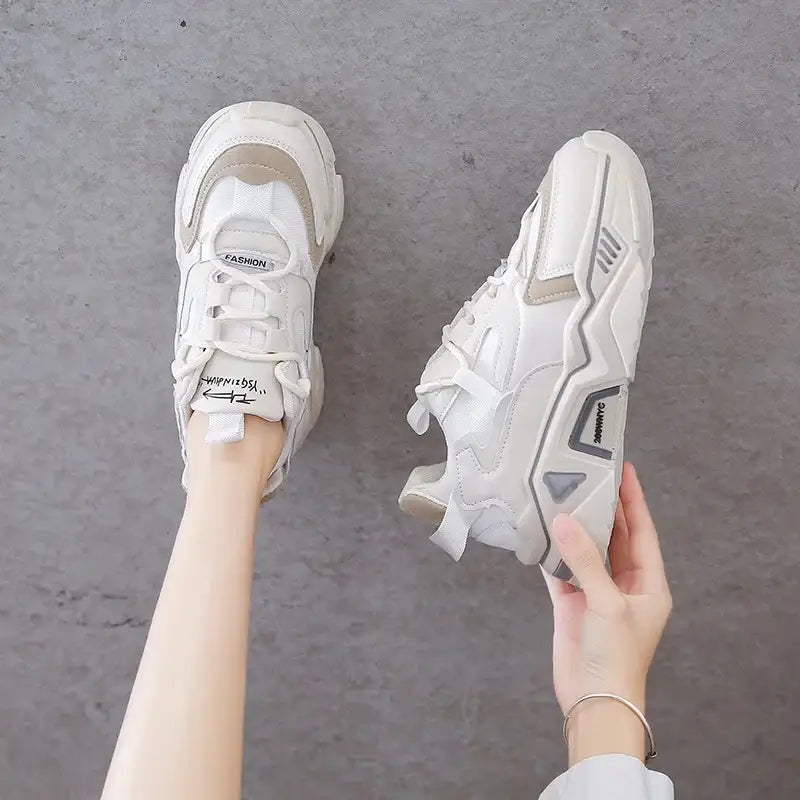 KADIN TARZ SPOR AYAKKABI 117