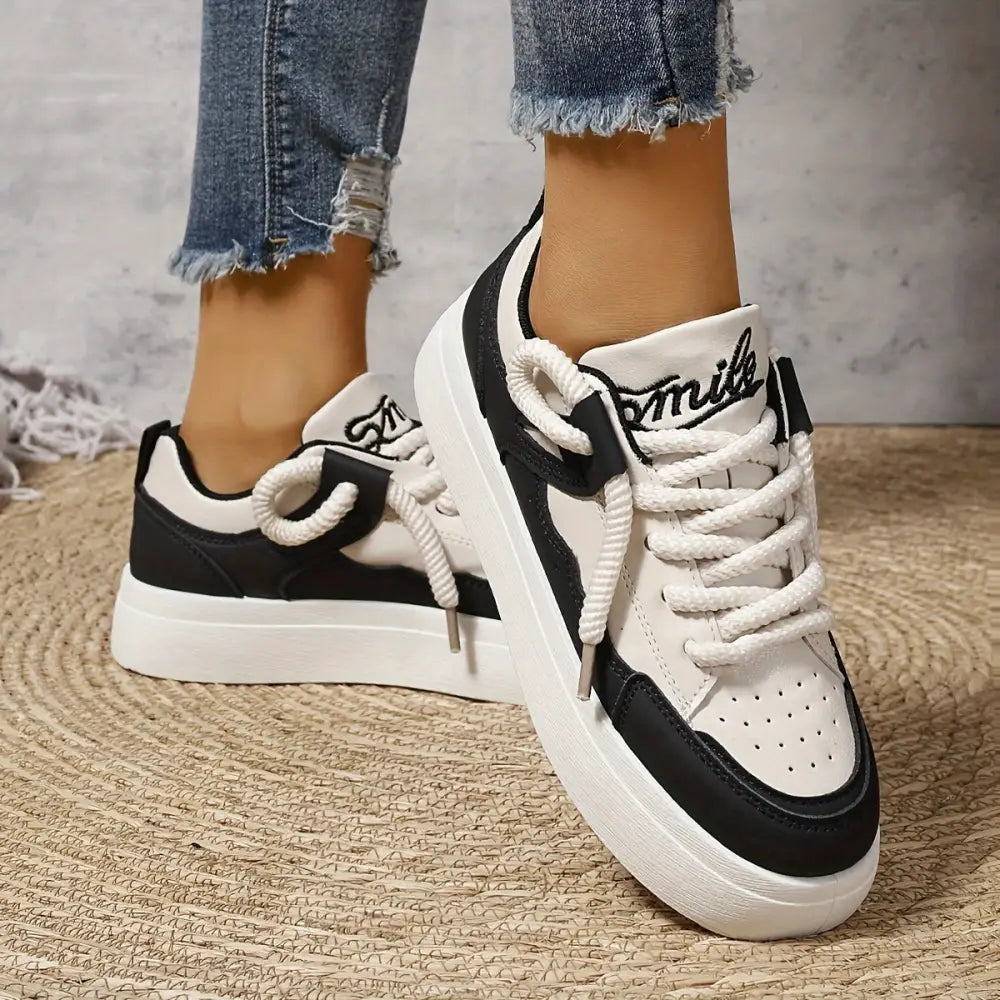 KADIN TARZ SPOR AYAKKABI 195