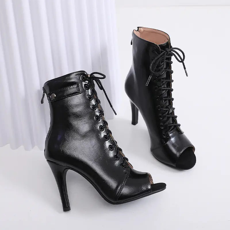 KADIN TARZ TOPUKLU AYAKKABI 201