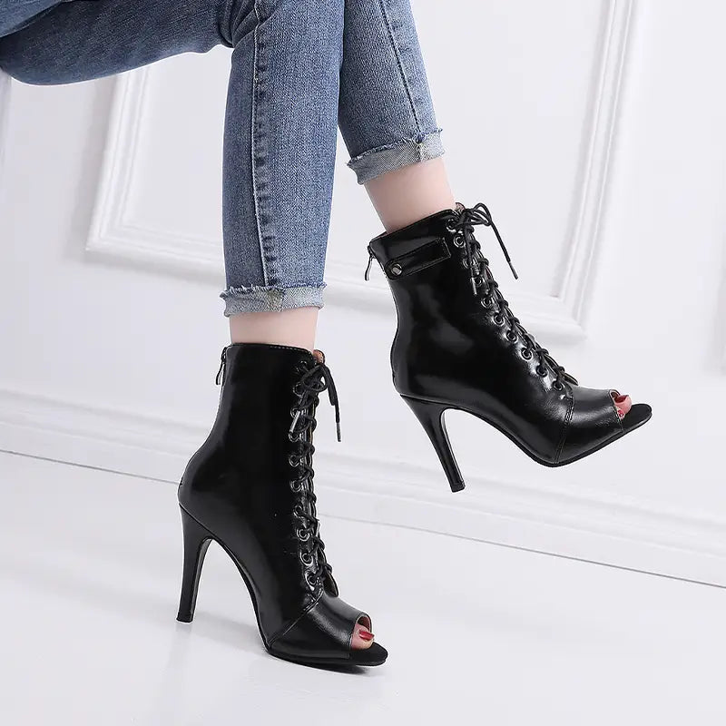 KADIN TARZ TOPUKLU AYAKKABI 201