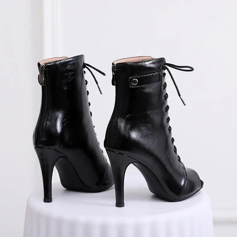 KADIN TARZ TOPUKLU AYAKKABI 201