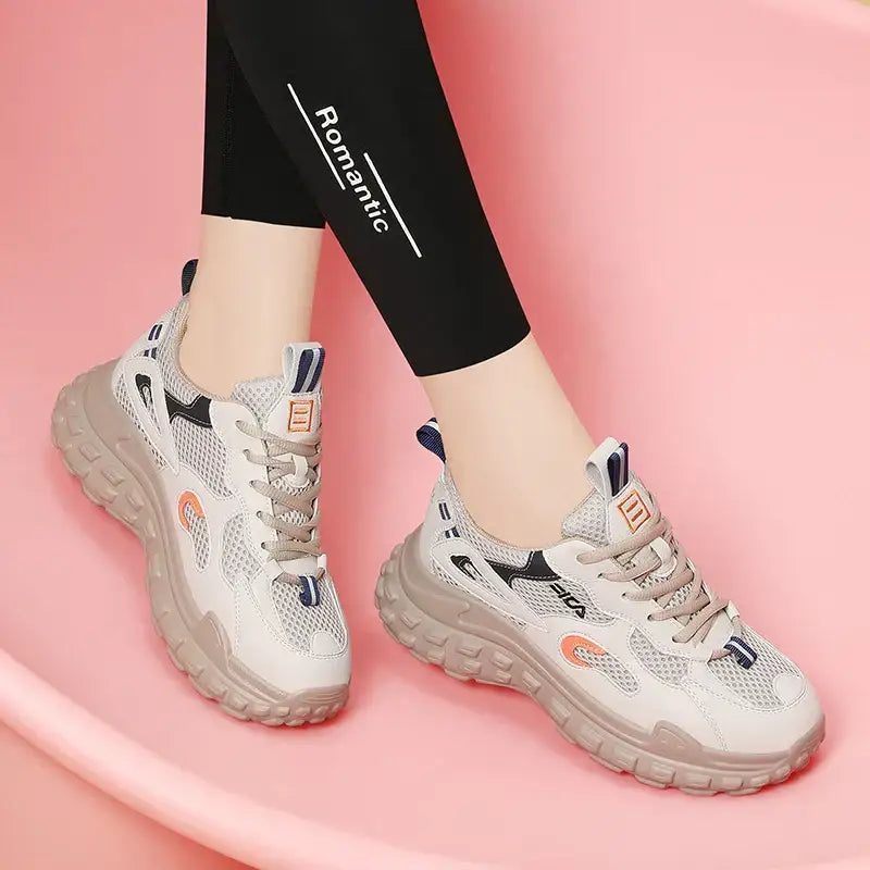 KADIN TARZ SPOR AYAKKABI 184